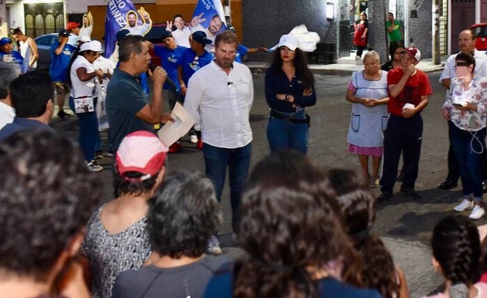 Vecinos de Villas del Real, ofrecen respaldo al doctor Mario Martínez