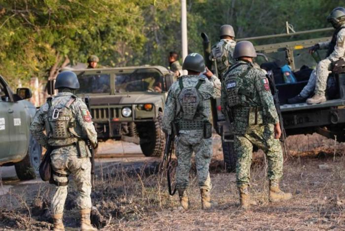 Vehículo del ejército activa mina terrestre en Apatzingán