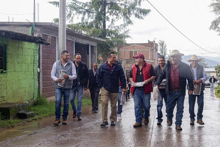 Veintisiete años recorriendo Michoacán: la ventaja territorial de Carlos Torres Piña