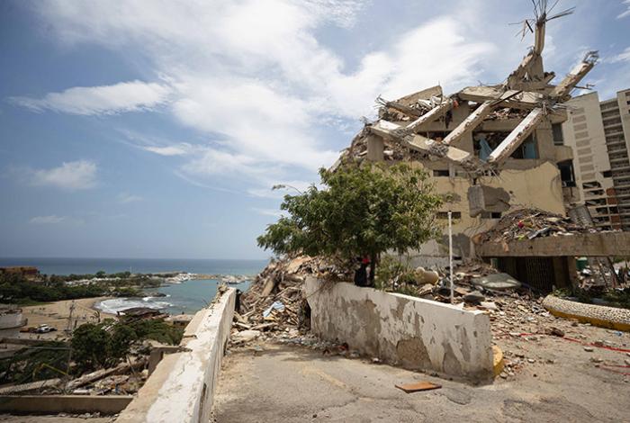 Venezolanos piden no demoler los edificios sin sacar los cuerpos tras terremotos