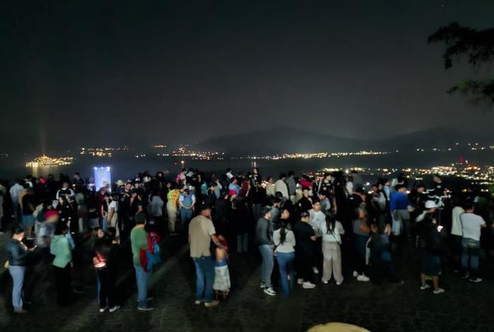 Vestigios Astronómicos reúnen a 3 mil personas bajo el cielo de Pátzcuaro