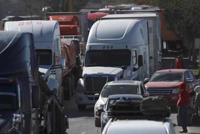 Viajar sin la certeza de regresar a casa: El riesgo diario de los transportistas mexicanos