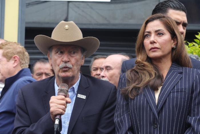Vicente Fox respalda a Ernesto Ruffo, acusado de robo de combustible: 'meto la mano al fuego por él'
