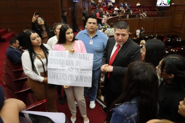 Vicente Gómez le cumple al sector magisterial del distrito XIX