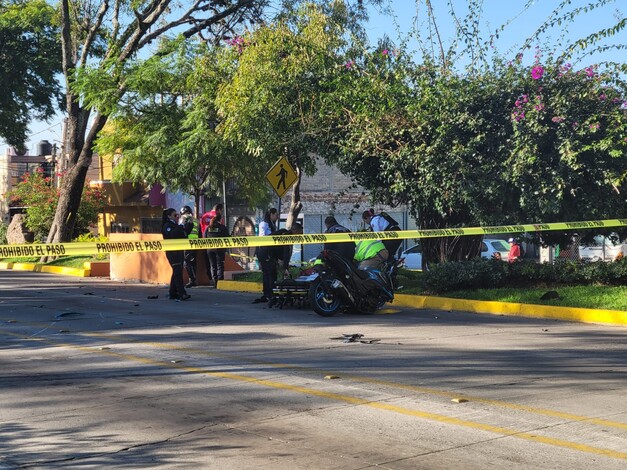 #VIDEO | Accidente en moto deja mujer muerta y joven herido la Calzada Juárez de Morelia; un día antes habían comprado la Itálika