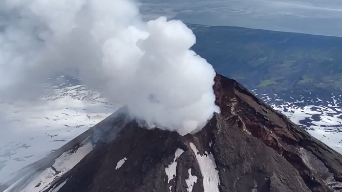 #Video: Alaska en alerta por inminente erupción de Volcán