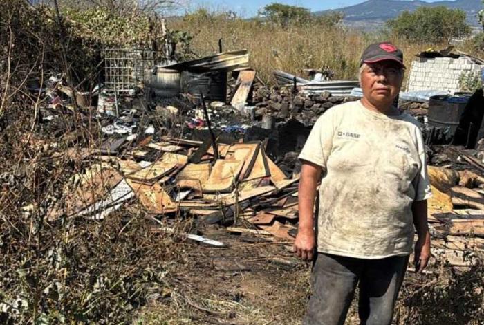 #Video | Aquí la historia de Conni, una mujer a la que le robaron y quemaron todo y ahora duerme entre los escombros
