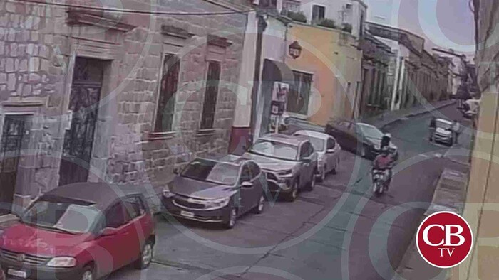 VIDEO: Auto atropella a peatón en el centro de Morelia