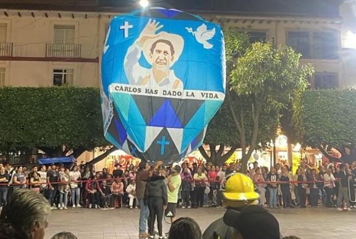 #Video | Con la misma arma que dispararon contra Carlos Manzo, elemento policiaco disparó y mató al joven homicida