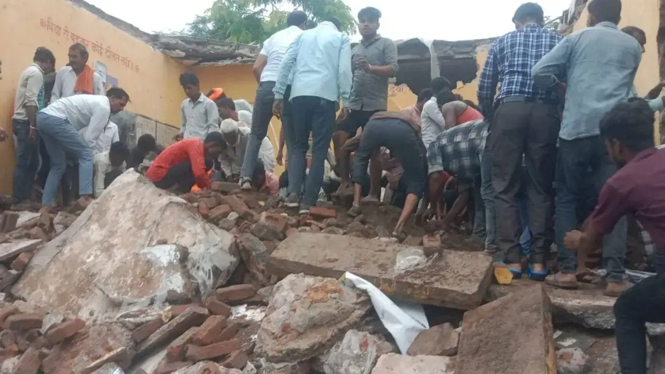 #Video: Derrumbe de un techo en una escuela deja al menos 7 niños muertos y 21 heridos en India