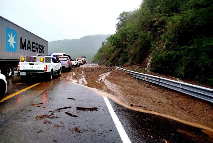 #Video ⛈️ Deslave obliga a cierre de la autopista Siglo XXI