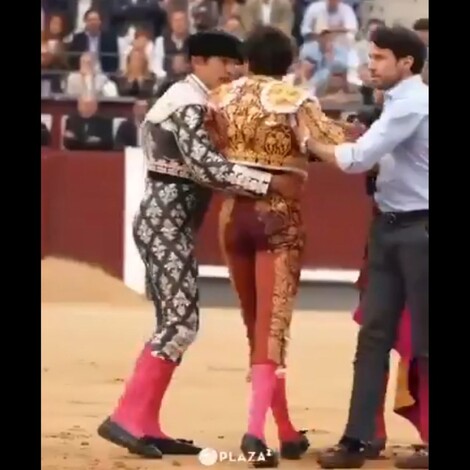 #Video | El diestro Andrés Roca Rey es herido por su primer toro en la Feria de Otoño