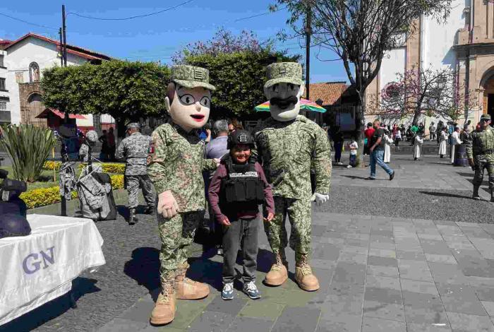 #Video | El Ejército Mexicano y la Guardia Nacional instalan la Exposición Militar y Fotográfica “Honor en cada Misión” en Uruapan