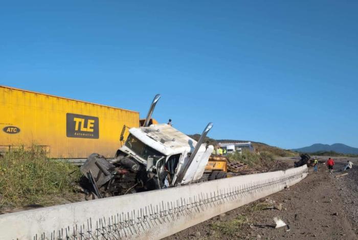 #Video | Fatal accidente en la autopista Siglo XXI; hay un muerto y un herido