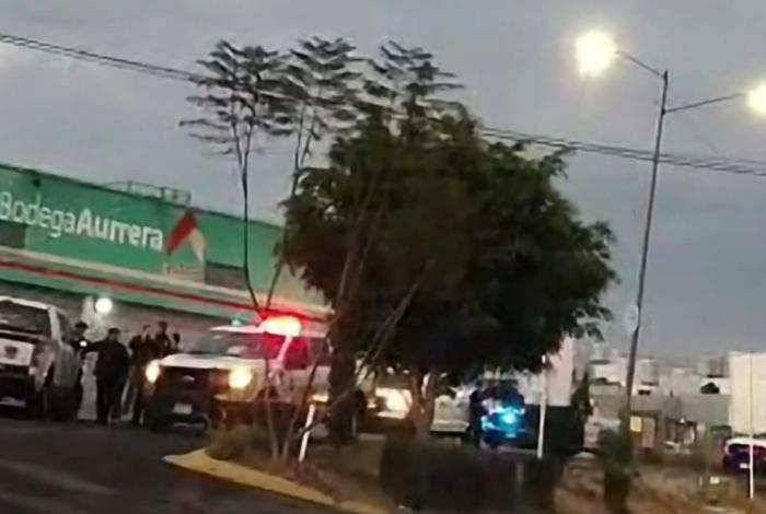 Video | Identifican a las dos mujeres que con cuchillos intentaron robar en una tienda Aurrera de Tarímbaro