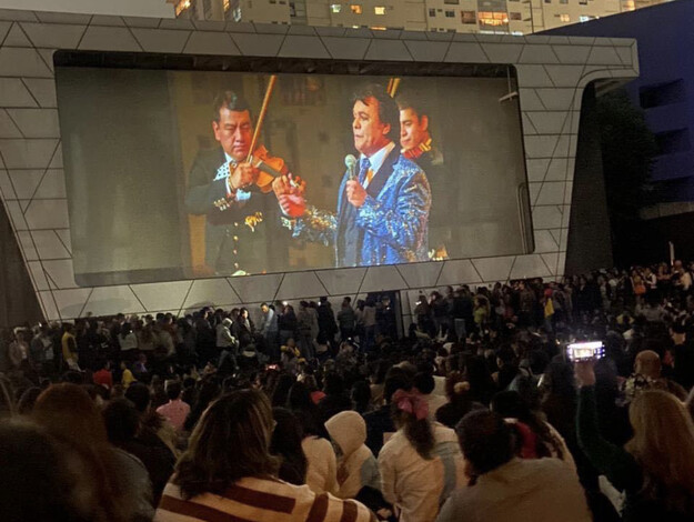  #Video | Juan Gabriel conquista la Cineteca Nacional en proyección de concierto