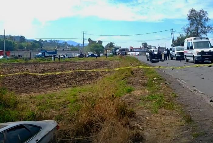 Video | Mueren dos jóvenes tras choque entre moto y auto en Indaparapeo