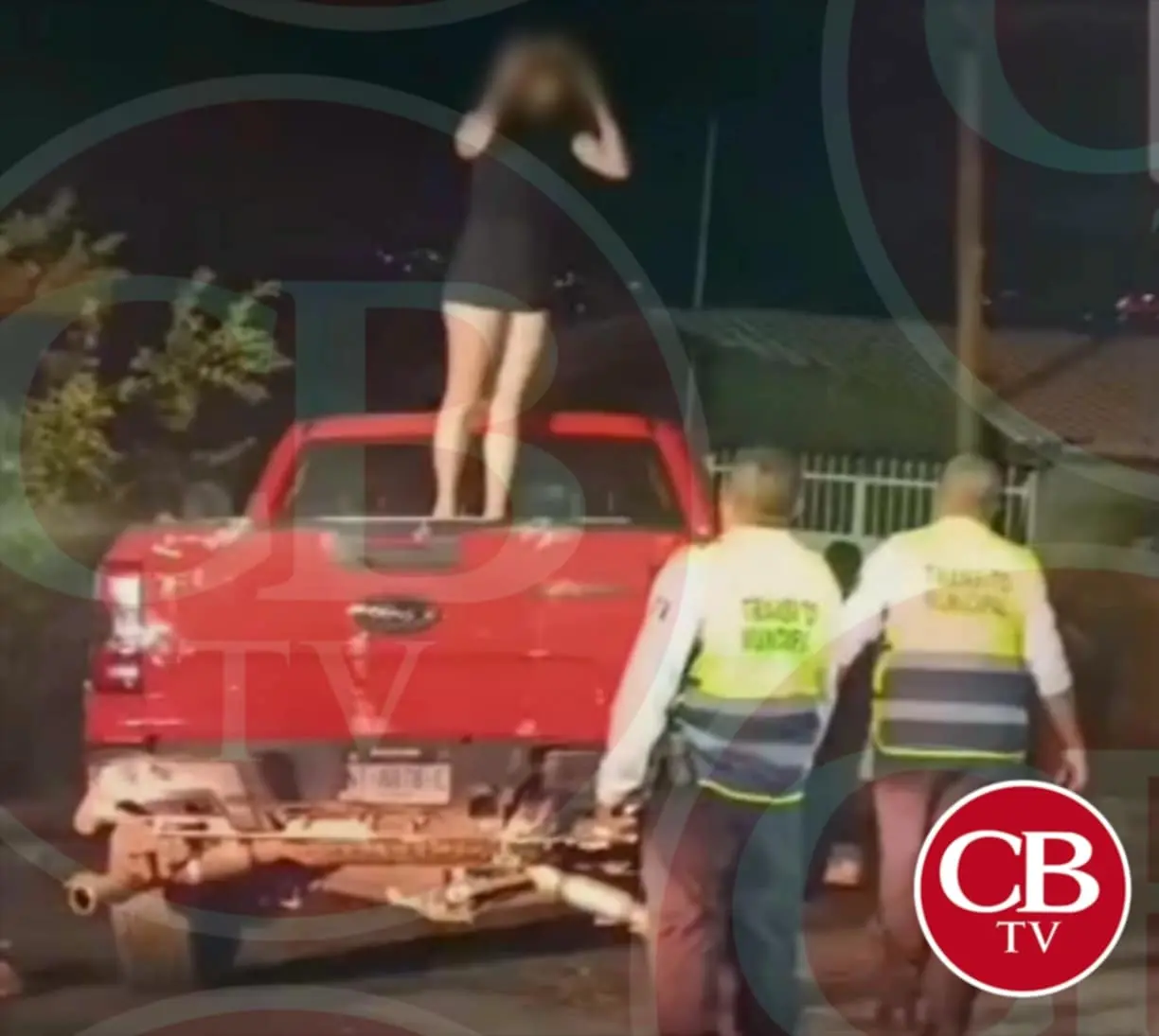 #VIDEO: Mujer ebria ocasiona choque múltiple con 4 heridos en Uruapan