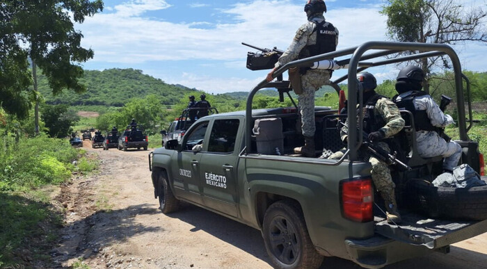  #Video | Narcobloqueos, quema de vehículos, balacera entre militares y delincuentes se registra en Culiacán