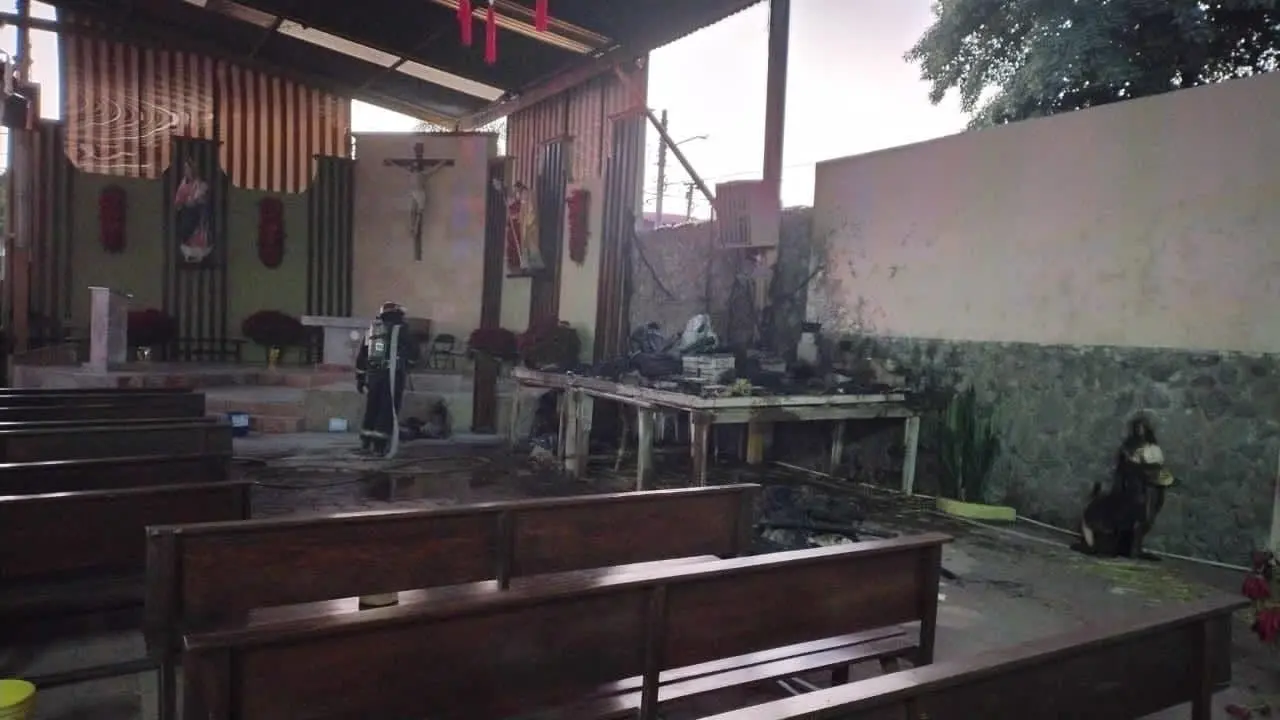#Video: Niño incendia parroquia luego de lanzar cohete
