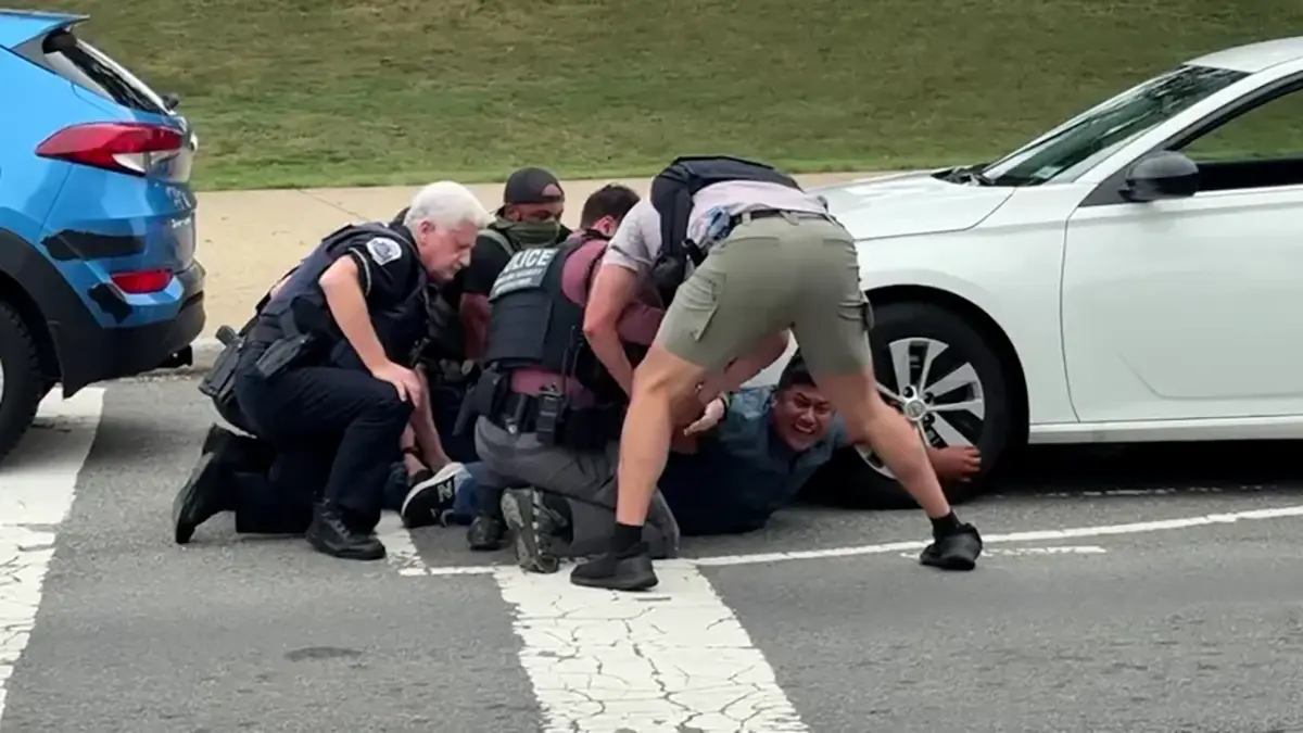 #Video: ¡No debo nada! Migrante mexicano es sometido por agentes del ICE en Washington D.C.