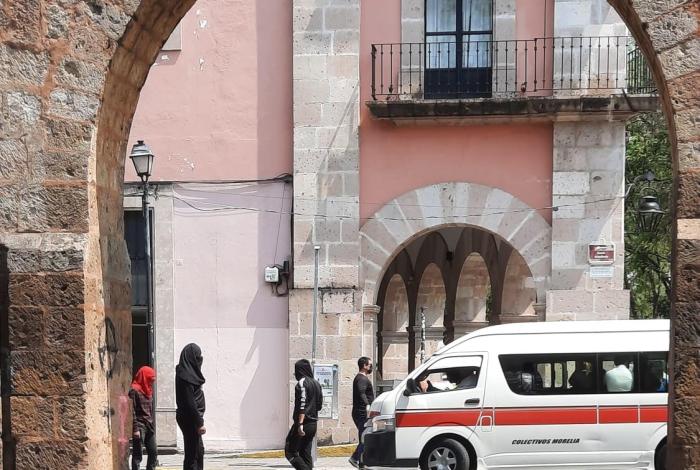 Video | Se restablece el tránsito tras bloqueo de normalistas a la altura de Las Tarascas, en Morelia