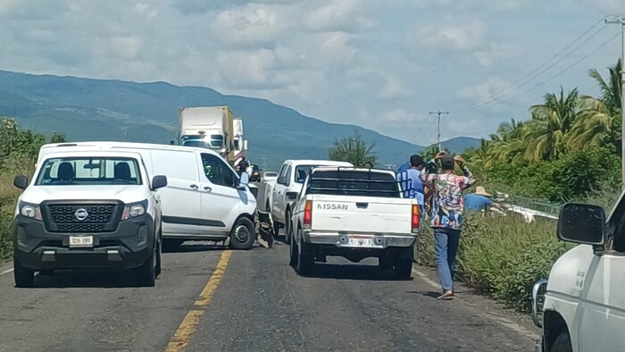  #Video | Un muerto y una mujer herida tras aparatoso choque de frente la carretera Apatzingán – Buenavista