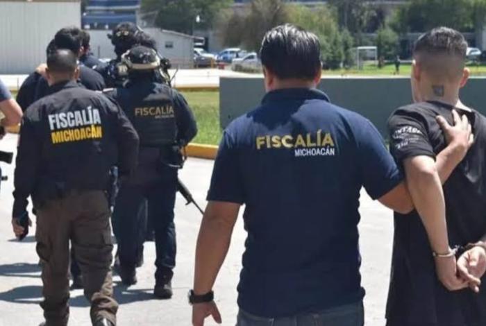 Vinculan a proceso a adolescente por armas y nar co me nu deo