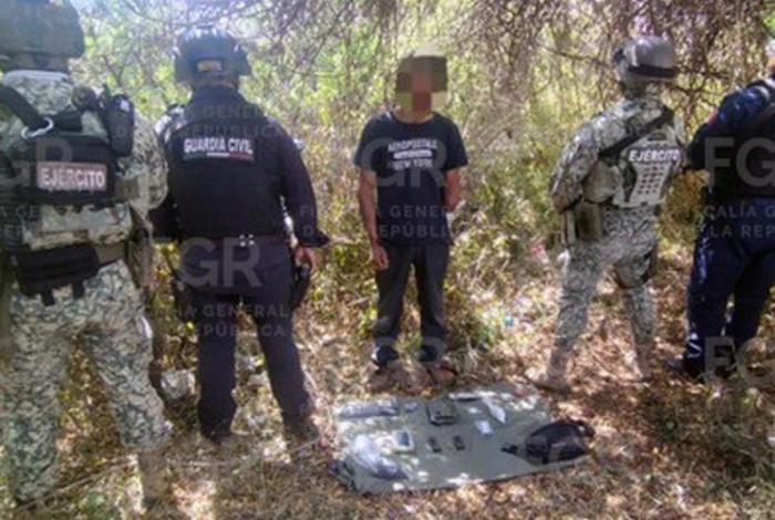 Vinculan a proceso a Gerardo, por del1tos contra la salud y poseción de arm4s