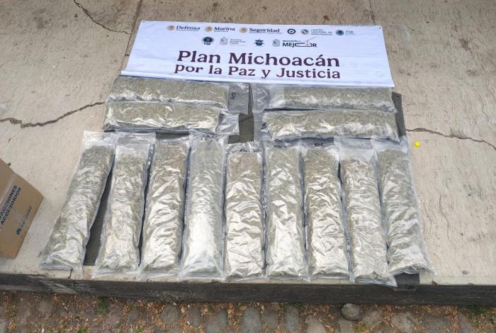 Vinculan a proceso a pareja que viajaba con 16 bolsas con mota