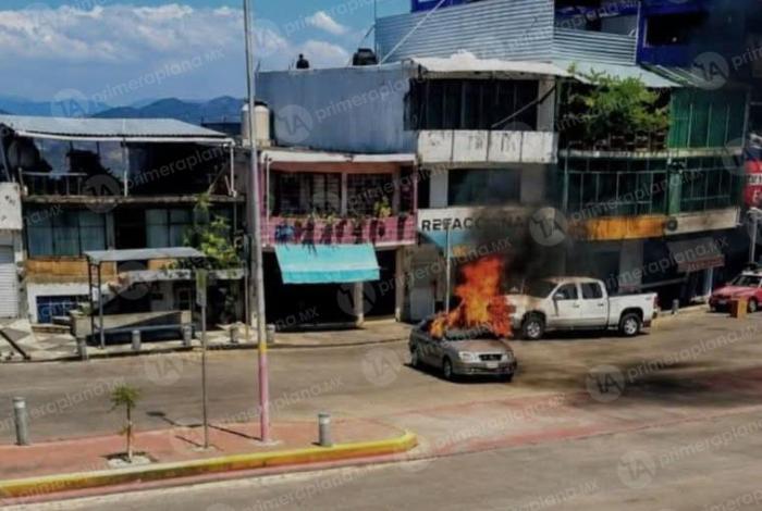 Viol3ncia paraliza Zitácuaro; reportan bloqu3os, vehículos incendiados y quema de tiendas