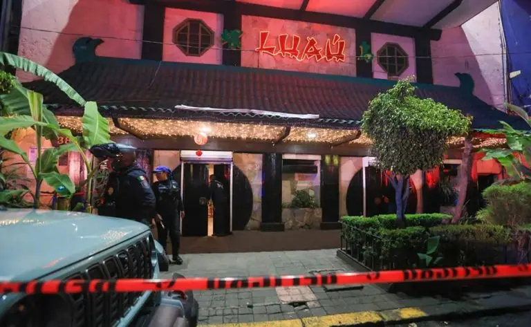 Violencia en restaurante de Zona Rosa deja un hombre muerto y otro herido