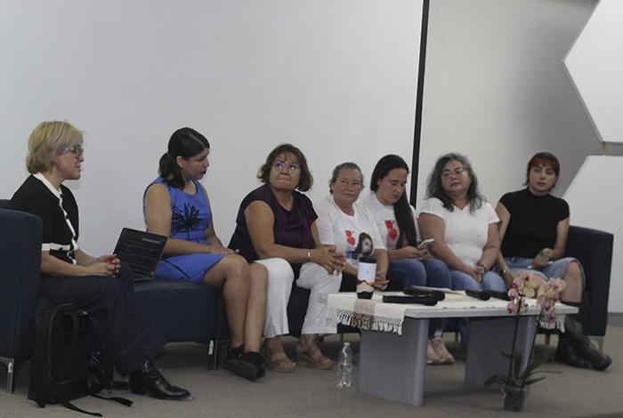 Visibilizan crisis de desaparición de personas con mural y conversatorio de madres buscadoras en Morelia