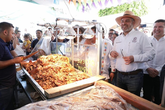 Visita Bedolla la 11 Feria Michoacana de las Carnitas