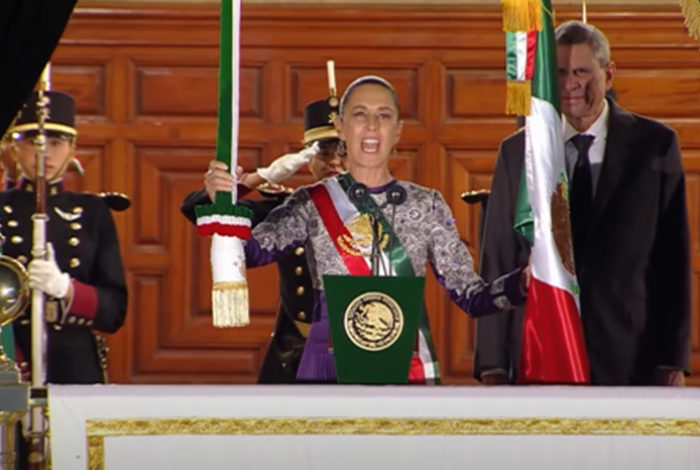 ¡Vivan las indígenas! ¡Vivan las y los migrantres! Sheinbaum hace historia como primera presidenta en dar el Grito