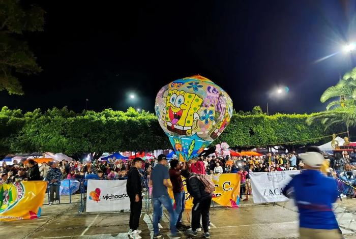 Vive la magia de los globos de Cantoya hoy en Tiríndaro