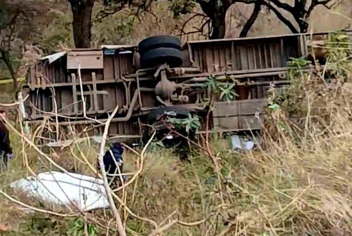 Volcadura de autobús de jornaleros deja un muerto y al menos 20 heridos en la carretera La Piedad-Manuel Doblado