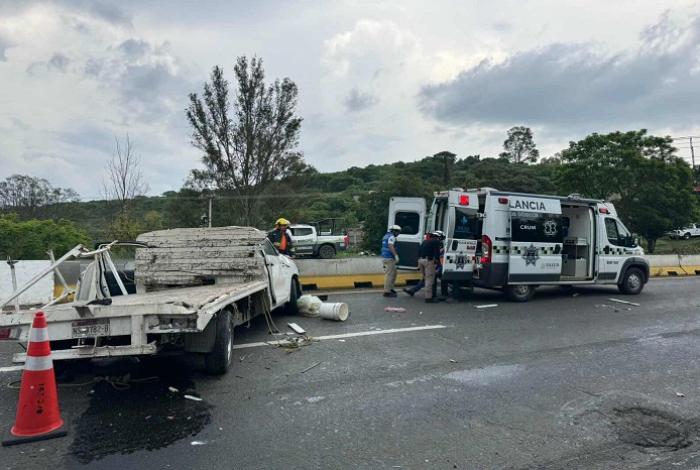 Volcadura de camioneta deja 3 heridos leves en la Morelia-Salamanca