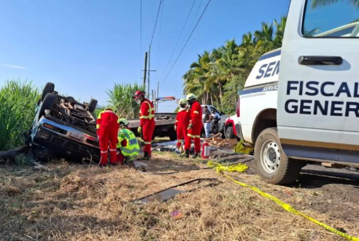 Volcadura de camioneta deja un muerto en Tacámbaro