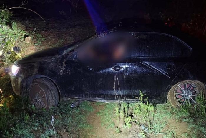 Volcadura deja un fallecido y una mujer sin lesiones en la carretera Zacapu-Morelia