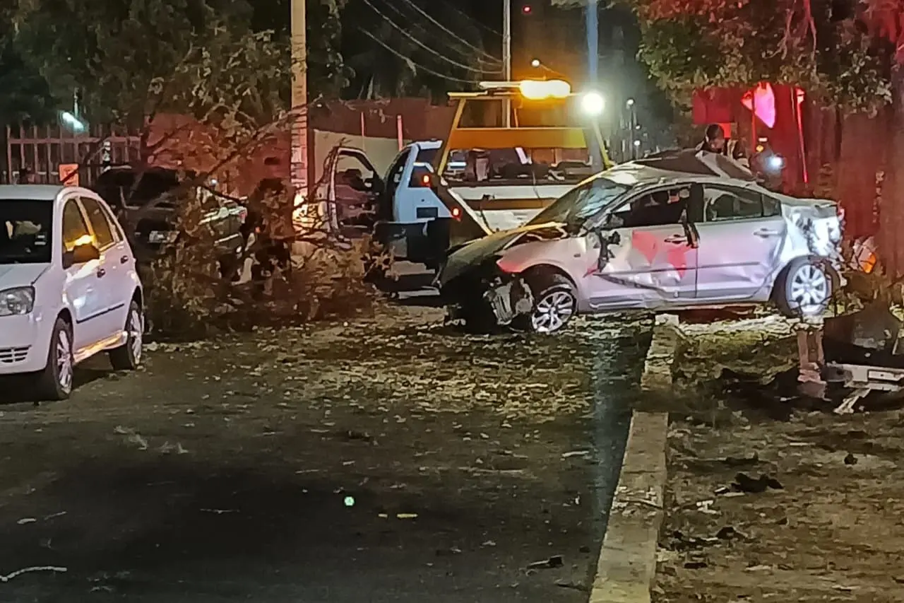 Volcadura en Camelinas deja dos lesionados