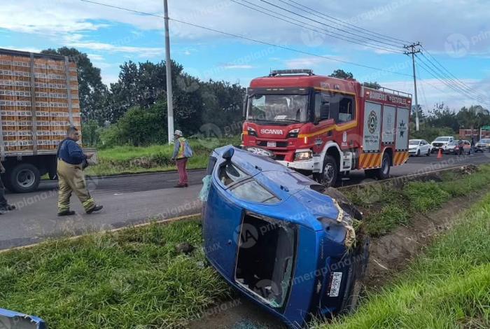 Volcadura en la Morelia-Pátzcuaro deja cuatro mujeres lesionadas