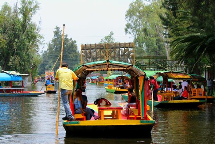 Voluntariado “suma manos” para preservar el medioambiente del emblemático Xochimilco