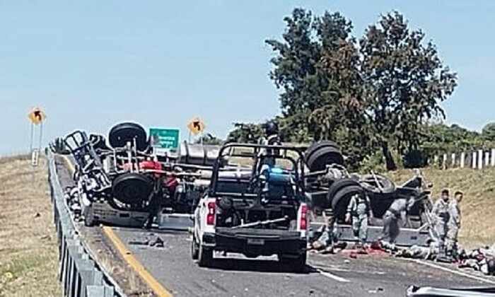  Vuelca camión de la GN en Autopista de Occidente: 2 muertos y 24 lesionados