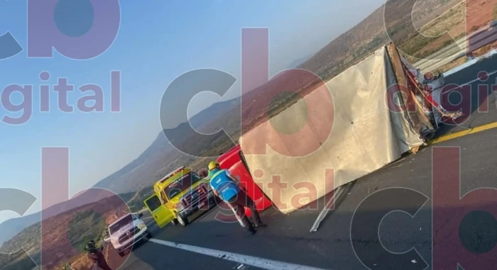Vuelca camioneta en la Morelia-Pátzcuaro