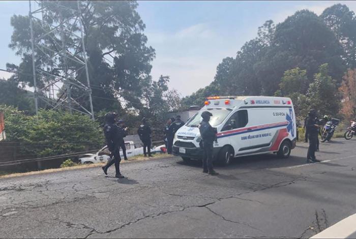 Vuelca patrulla de la Guardia Civil en la Uruapan-Paracho: un muerto