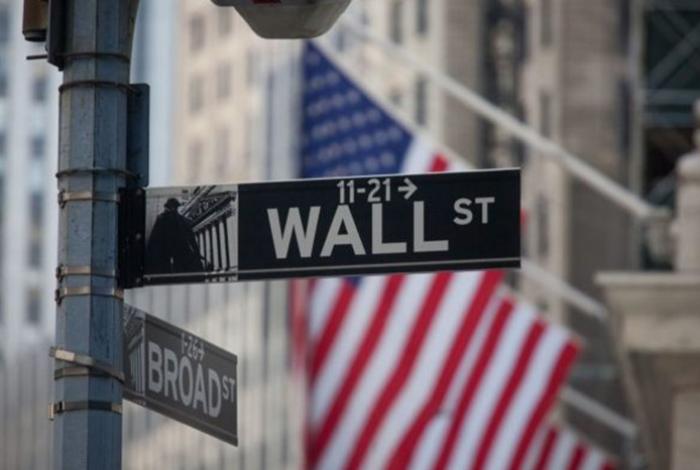 Wall Street cierra en rojo, tras fallo judicial que declara ilegales aranceles de Trump