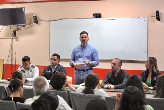 Yankel Benítez visita Lomas de Morelia, en seguimiento a renovación de encargatura del orden