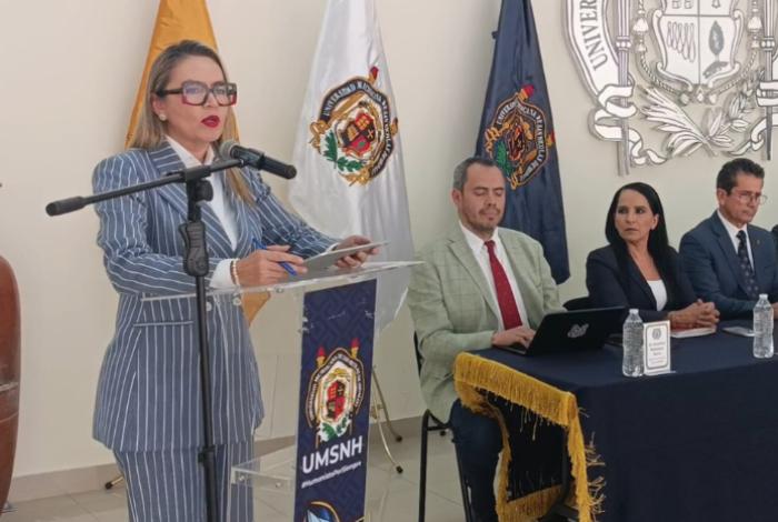  Yarabí Ávila arranca Diplomados en línea y Microcredenciales; 50 mil 950 registros, UMSNH duplica su matrícula