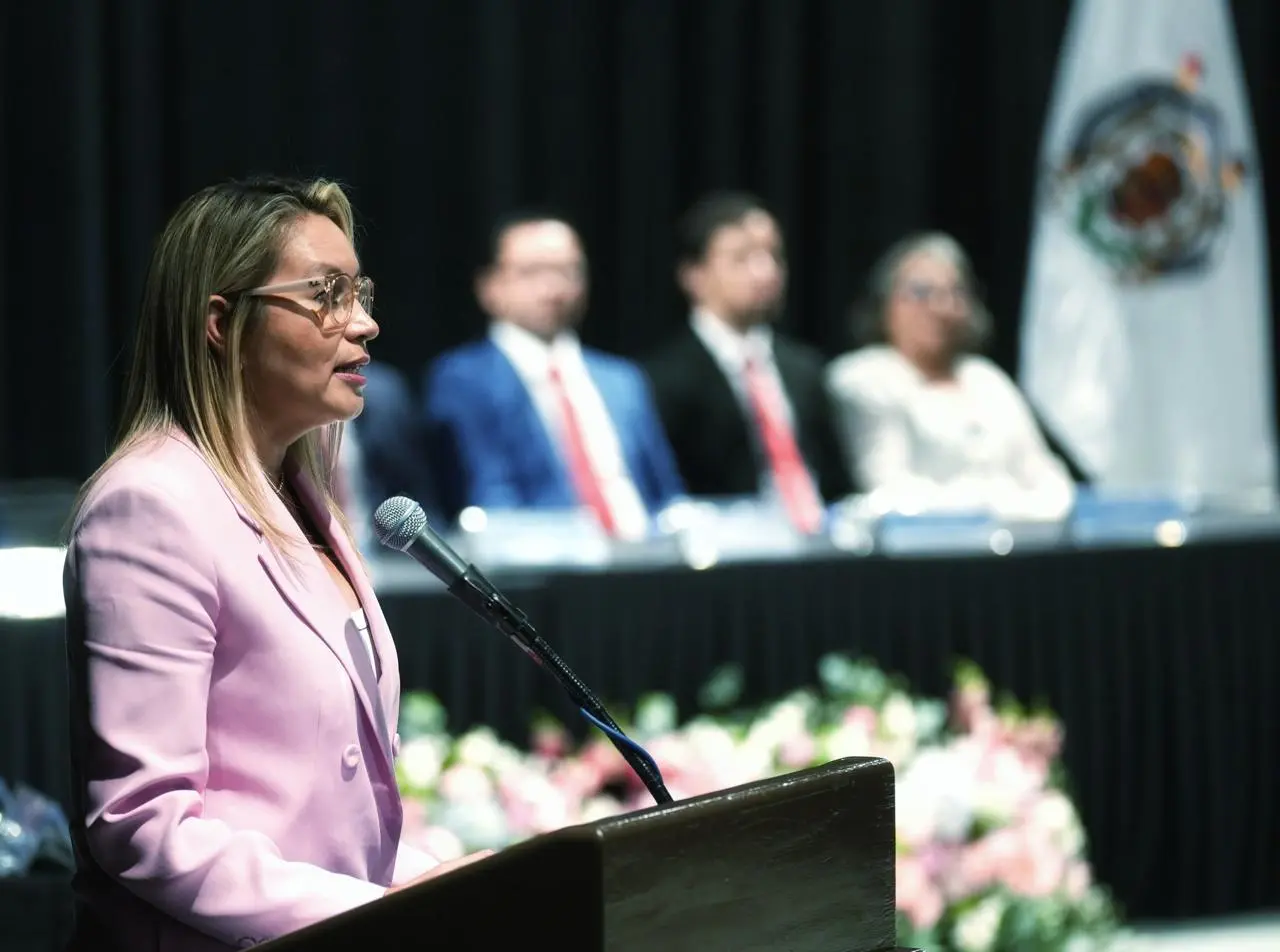 Yarabí Ávila insta a graduados de Arquitectura a defender la igualdad de oportunidades y luchar contra la discriminación de género